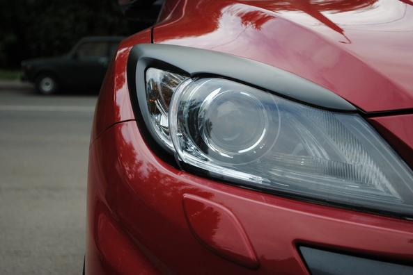 Comment installer les cils sur les phares