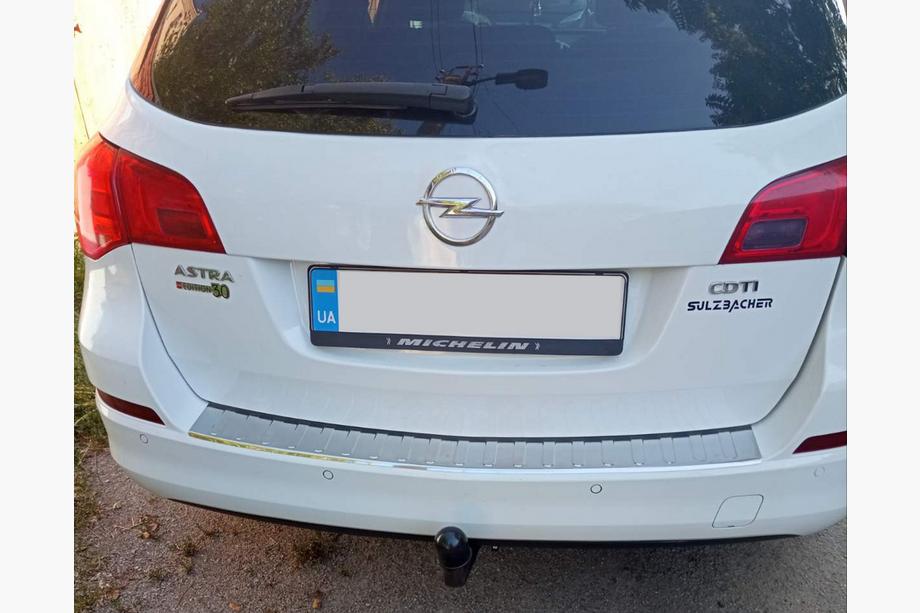 Opel Astra J 2009-2015 Protection de Pare-chocs Arrière V-1 Carmos (SW, Inox) Photo 1