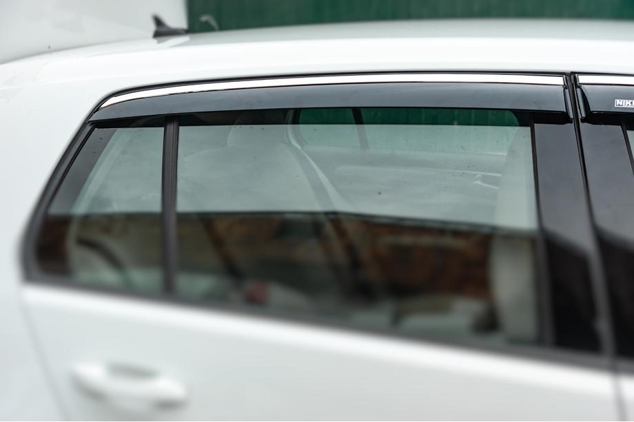 Volkswagen Golf 7/E-Golf 2012-2020 Déflecteurs de Vitres avec Moulure Chromée HB (4 pcs, Niken) Photo 4