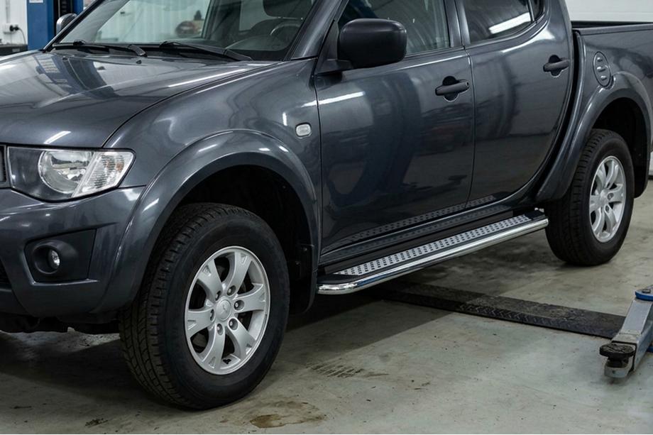 Fiat Fullback 2016- Marchepieds Latéraux Maydos V2 (2 pcs, Aluminium & Inox) Image