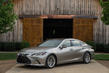 La berline de la septième génération de la Lexus ES photo 2
