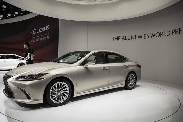 La berline de la septième génération de la Lexus ES