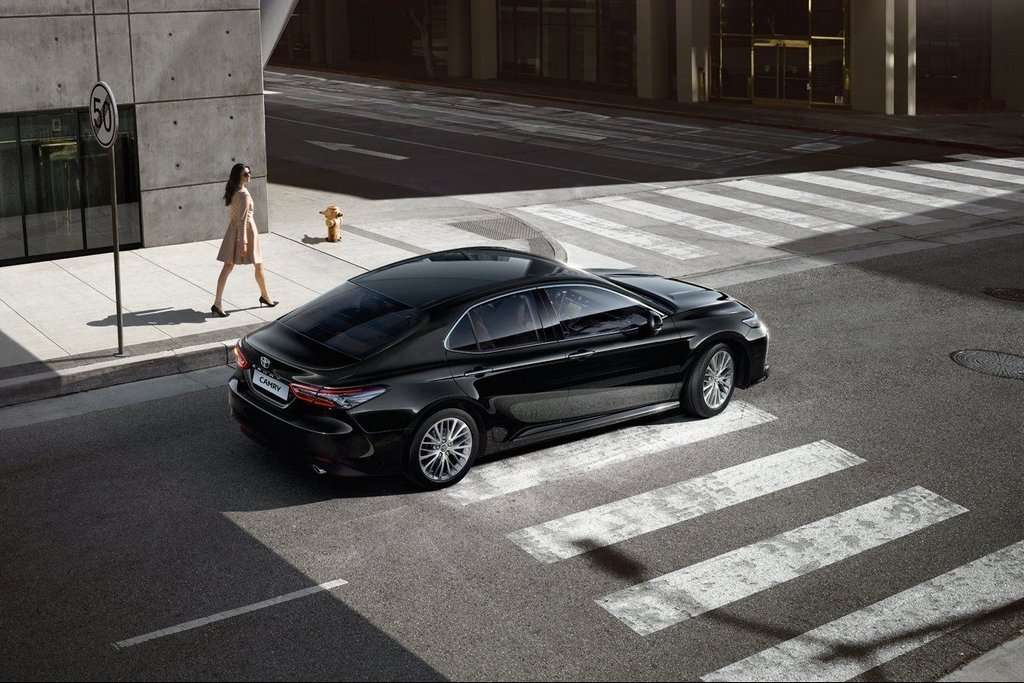 Le deuxième examen de la Toyota Camry année de modèle 2018
