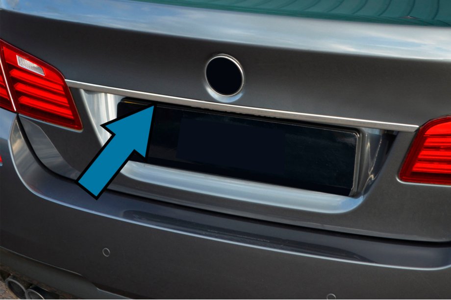 BMW 5 Series F10/F11 2010–2016 Baguette SD en inox au-dessus de la plaque d'immatriculation Image