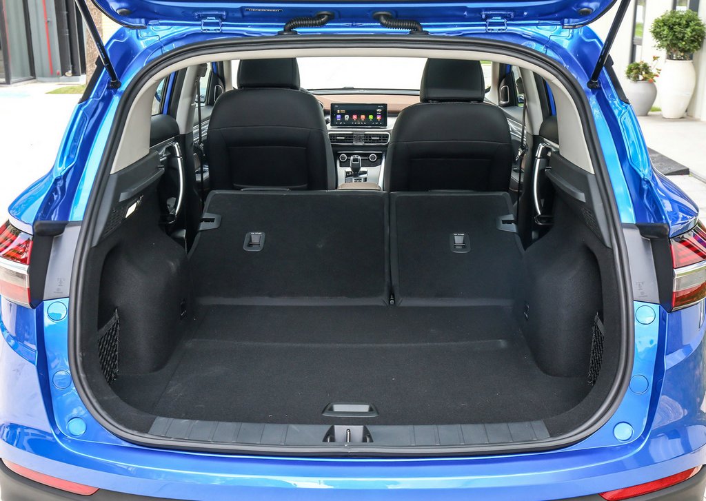 Le crossover de Geely SX11: un nouveau modèle dans la gamme de la société chinoise