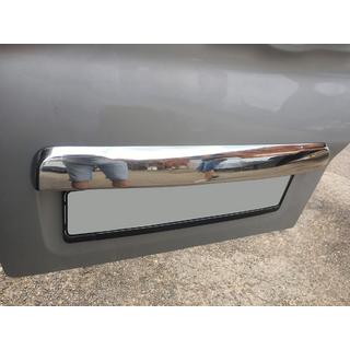 Baguette inox au-dessus de la plaque d'immatriculation Nissan NV300/Primastar 2016- photo 3