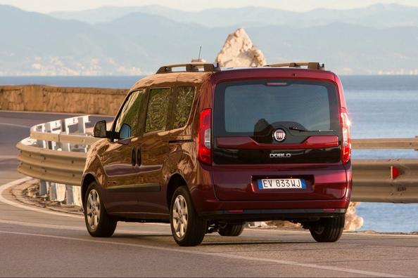 Examen du fourgon compact cinq places Fiat Doblo Photo 8