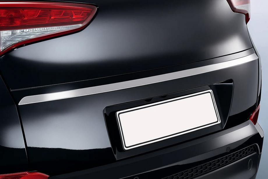 Hyundai Tucson TL 2016-2021 Baguette chromée au-dessus de la plaque d'immatriculation (2015–2018, supérieure, étroite, inox) OmsaLine - Inox Italien Image