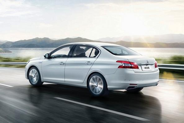 L’examen budgétaire de la berline Peugeot 408 Photo 8