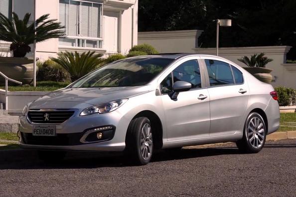 L’examen budgétaire de la berline Peugeot 408 Photo 2