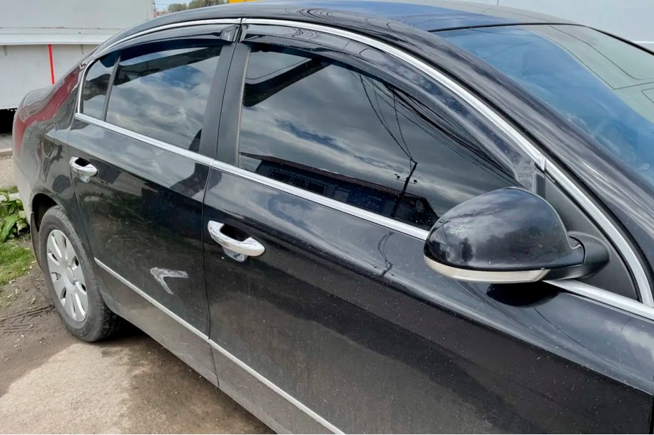 Volkswagen Passat B6 2006-2012 Déflecteurs de Vitres avec Moulure Chromée SD (4 pcs, HIC) Image