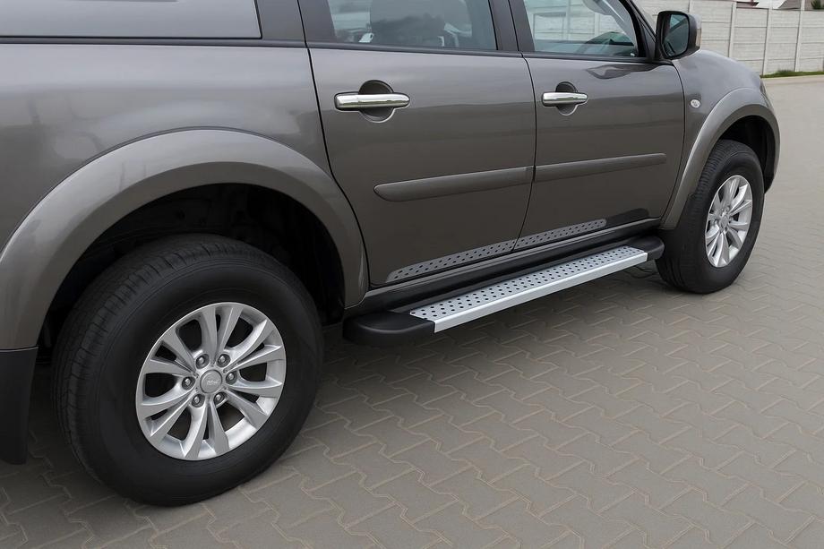 Mitsubishi Pajero Sport 2008-2015 Marchepieds latéraux type X5 (2 pcs, aluminium) Image