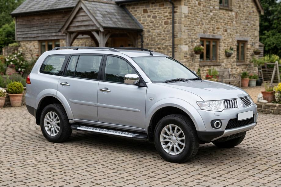 Mitsubishi Pajero Sport 2008-2015 Marchepieds Latéraux Line (2 pcs, Aluminium) Image