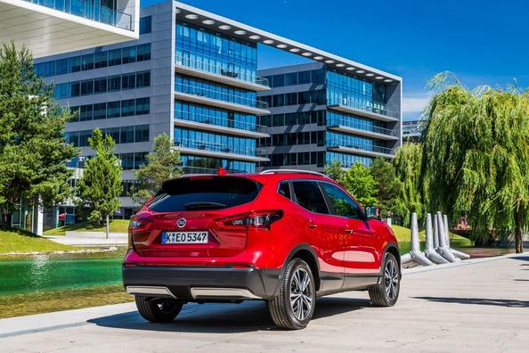 Un aperçu mis à jour le crossover Nissan Qashqai de deuxième génération Photo 8