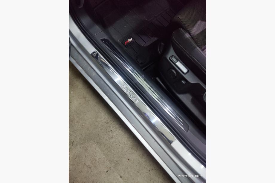 Volkswagen Passat B8 2015-2023 Seuils de porte intérieurs inox OmsaLine (4 pcs) Photo 5