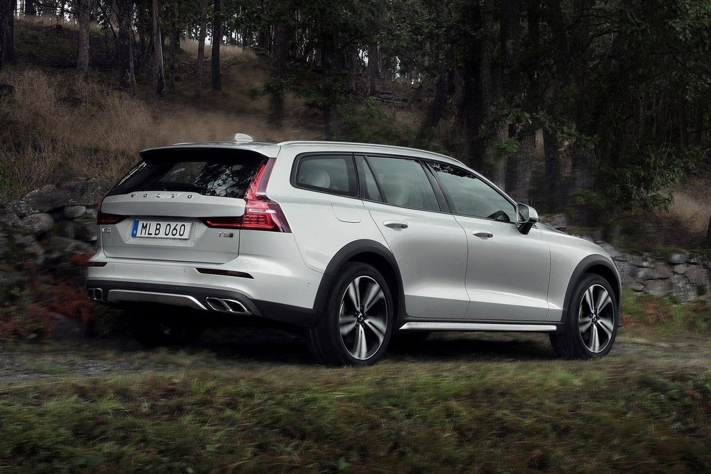 La deuxième génération de wagon tout terrain de la Volvo V60 Cross Country