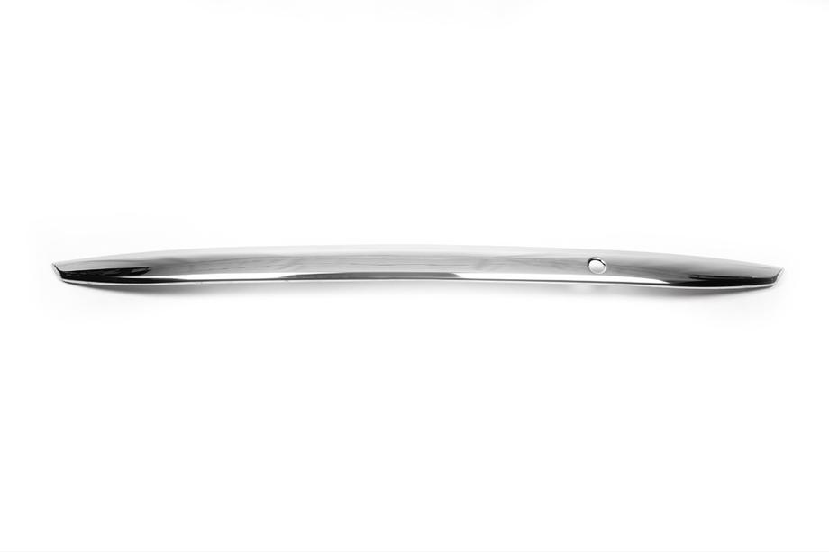 Toyota Corolla 2007-2013 Baguette chromée au-dessus de la plaque 2010-2013 (inox) Photo 4