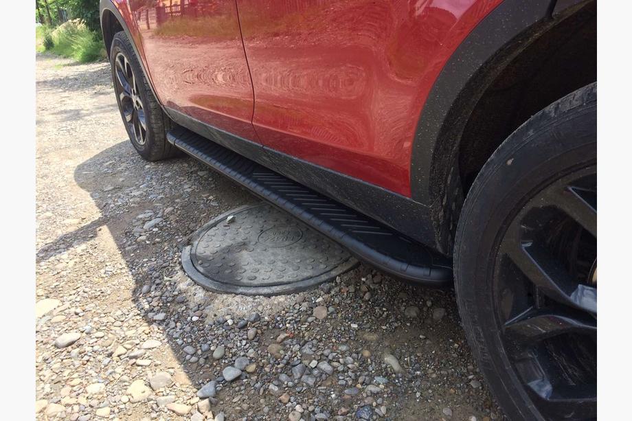 Land Rover Discovery Sport 2014- Marchepieds Latéraux Bosphore Black (2 pcs, Aluminium) Image