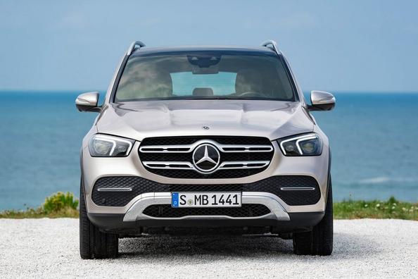 Un crossover Mercedes-Benz GLE de la nouvelle génération Photo 1
