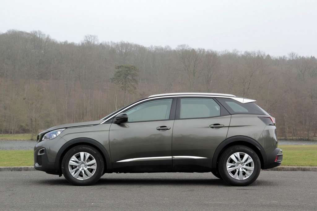 Examen de la deuxième génération de crossover Peugeot 3008