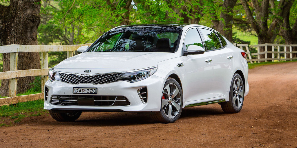Présentation chargé de la berline KIA Optima GT