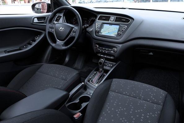 Mis à jour à cinq portes à hayon Hyundai i20 (deuxième examen) Photo 4