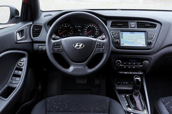 Mis à jour à cinq portes à hayon Hyundai i20 (deuxième examen) Photo 3