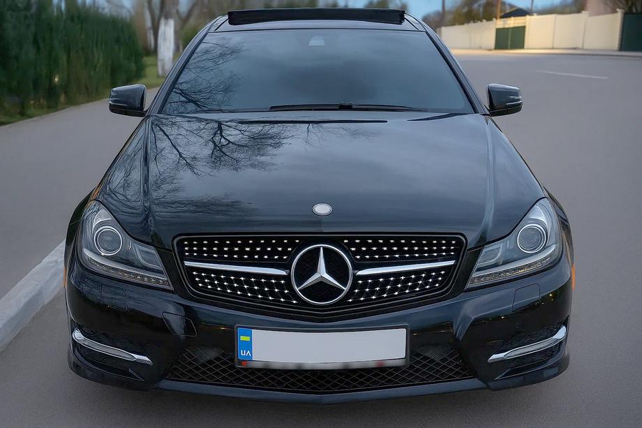 Mercedes C-class W204 2007-2015 Calandre Avant Diamond Black Image
