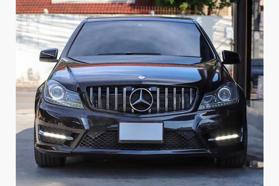Mercedes C-class W204 2007-2015 Calandre Avant GT Panamericana Image