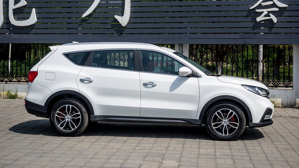 Un aperçu actualisé de crossover Dongfeng 580