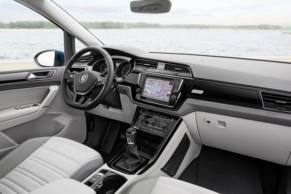 Présentation compacte mini-fourgonnette Volkswagen Touran