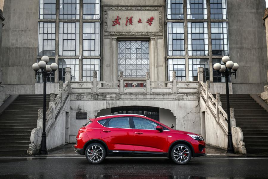 Présentation crossover compact Geely Emgrand GS