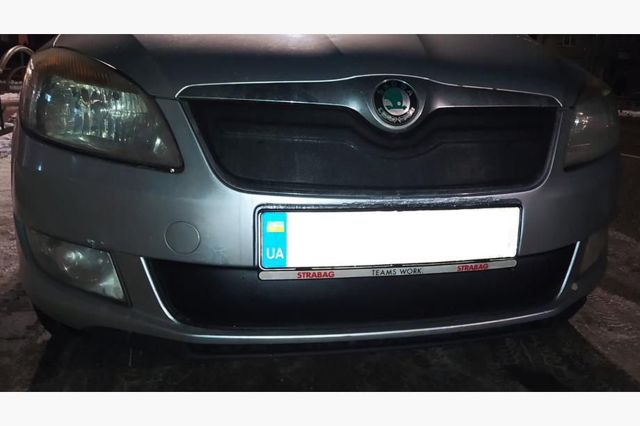 Skoda Fabia 2007-2014 Cache calandre hiver (2011-2014, supérieur) Brillant Photo 2