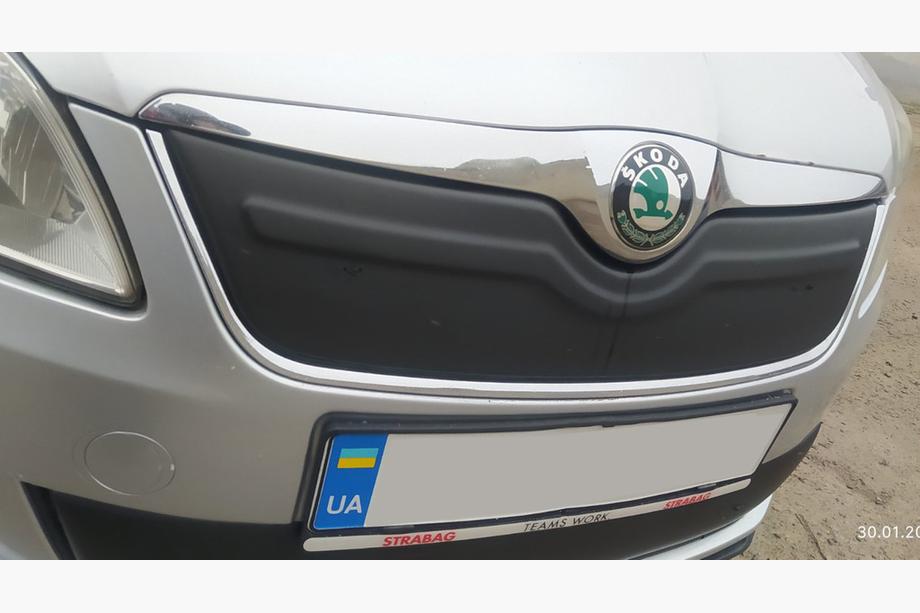 Skoda Fabia 2007-2014 Cache calandre hiver (2011-2014, supérieur) Brillant Photo 1