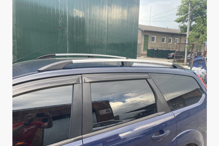 Ford Focus II 2008-2011 Barres de toit en aluminium (Caravan, chrome) Image