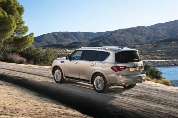 Examen de la prime de suv Infiniti QX80 Photo 4