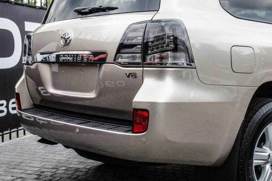 Toyota Land Cruiser 200 2007-2021 Feux Arrière 2007-2015 (BlackEdition) Image