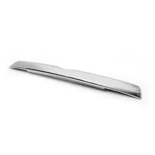 Baguette chromée au-dessus de la plaque d'immatriculation (Design 2018) Toyota Land Cruiser Prado 150 2009-2023 photo 4