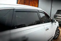 Audi Q7 2015–2026 Déflecteurs de vitres avec moulure chromée (4 pcs, HIC) photo 3