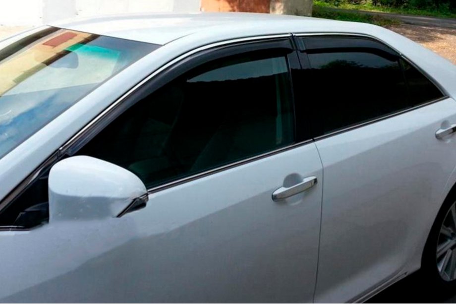 Toyota Avensis 2009-2018 Déflecteurs de Vitres avec Moulure Chromée SD (4 pcs, HIC) Image