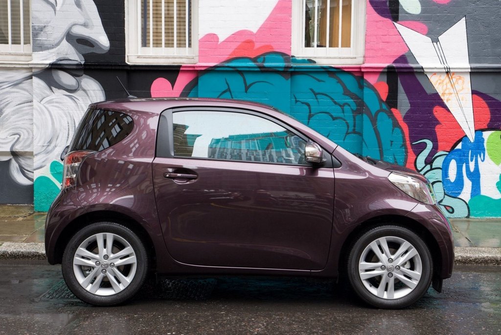 Compacte trois portes à hayon de la Toyota iQ