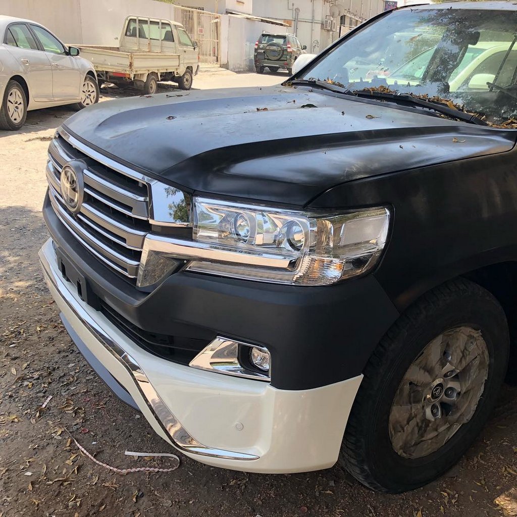 Nous vous proposons un restyling de la Toyota LandCruiser 200