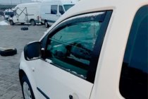 Volkswagen Caddy 2010-2015 Déflecteurs de vitre à encastrer (2 pcs, HIC) photo 2