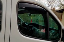 Nissan Primastar 2002-2014 Déflecteurs de vitre à encastrer (2 pcs, HIC) photo 2
