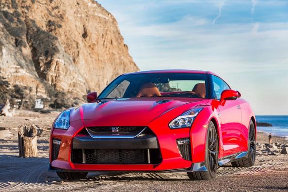 Coupé sport à traction intégrale Nissan GT-R Photo 3