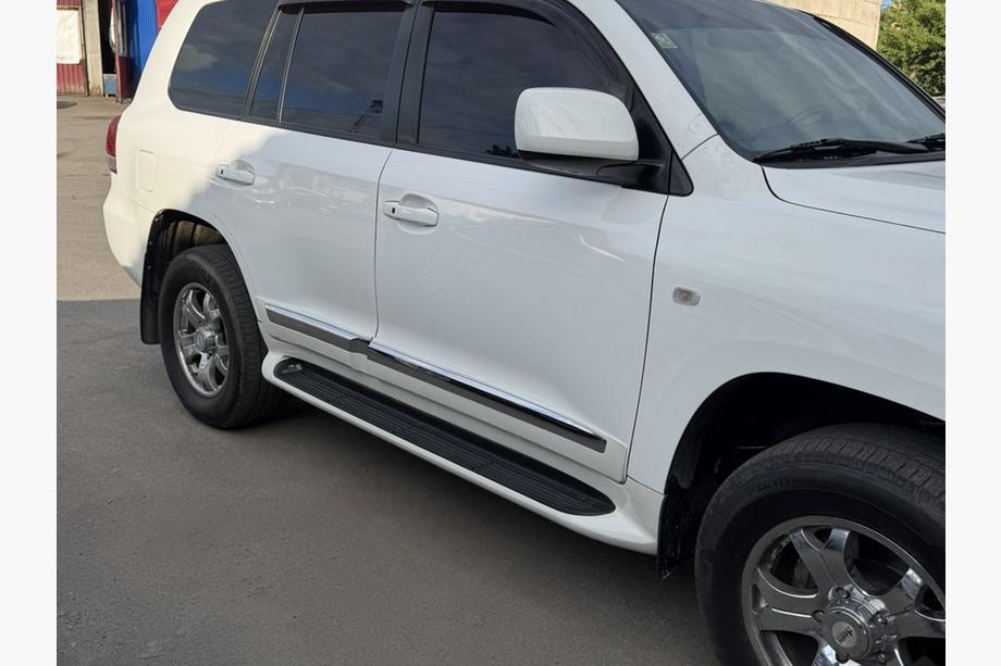 Toyota Land Cruiser 200 2007-2021 Marchepieds latéraux avec LED (design 2015-2020) Blanc Photo 12