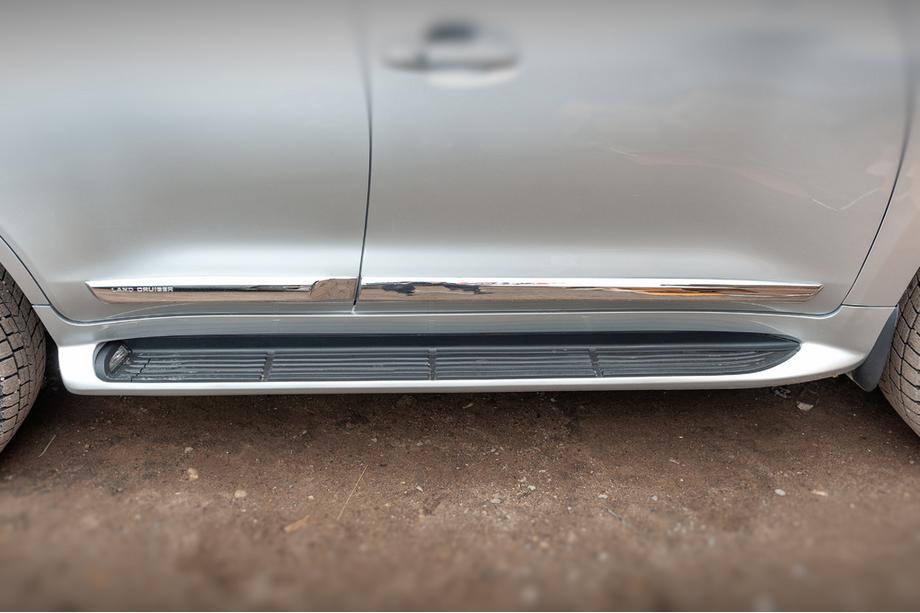 Toyota Land Cruiser 200 2007-2021 Marchepieds latéraux avec LED (design 2015-2020) Blanc Photo 3