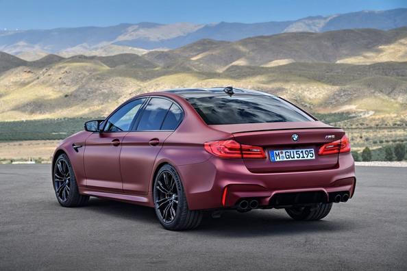 L’examen de la sixième génération de la berline BMW M5 Photo 1