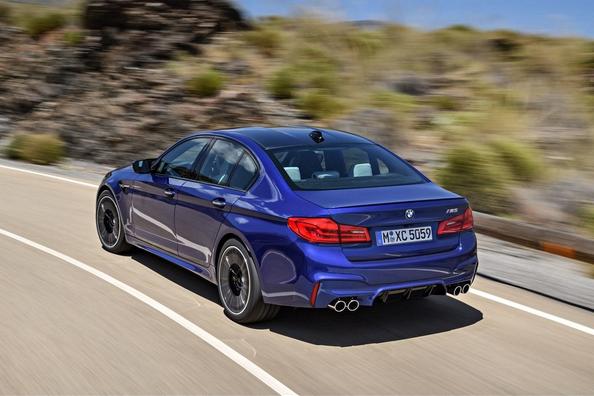 L’examen de la sixième génération de la berline BMW M5 Photo 10