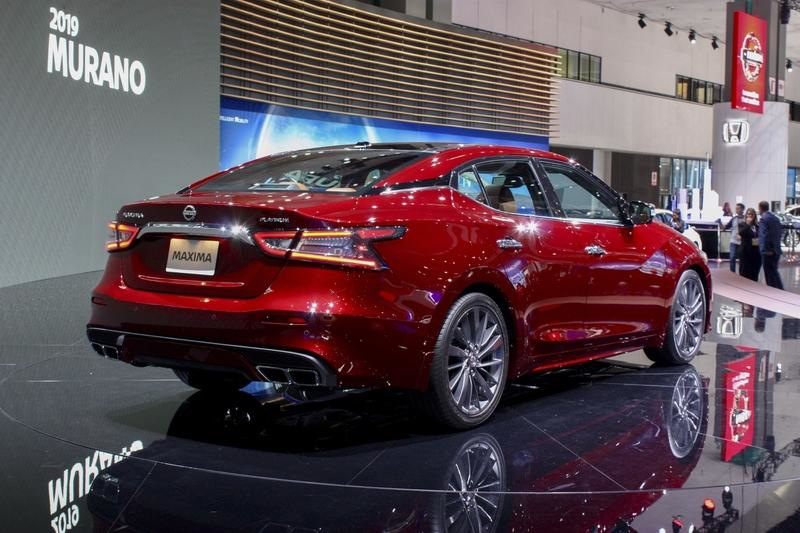 Étendard de la berline Nissan Maxima dans une forme actualisée